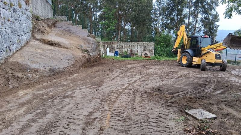 Máquina a nivelar terreno — preço de terraplanagem em Portugal
